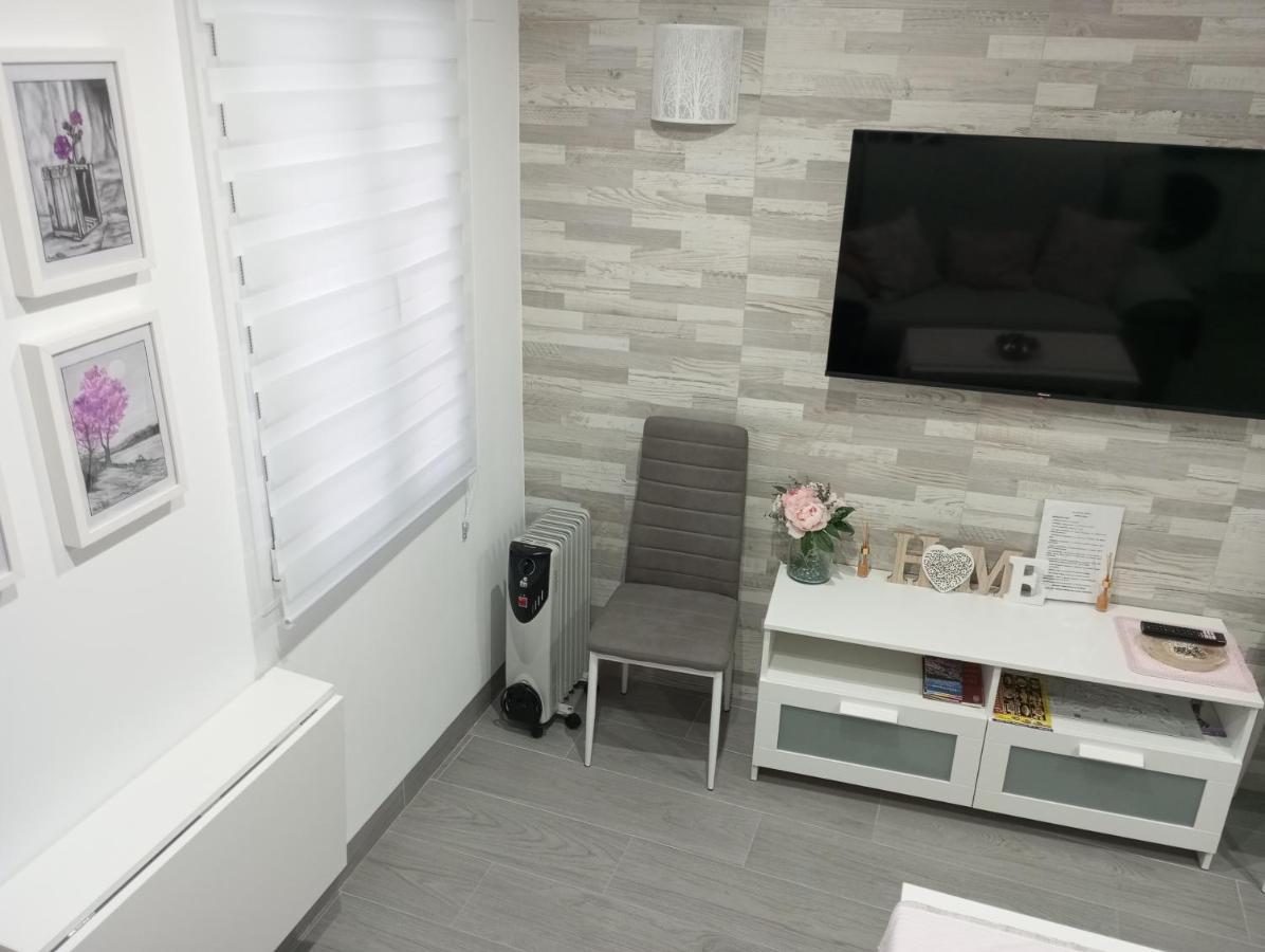 La Casita De *